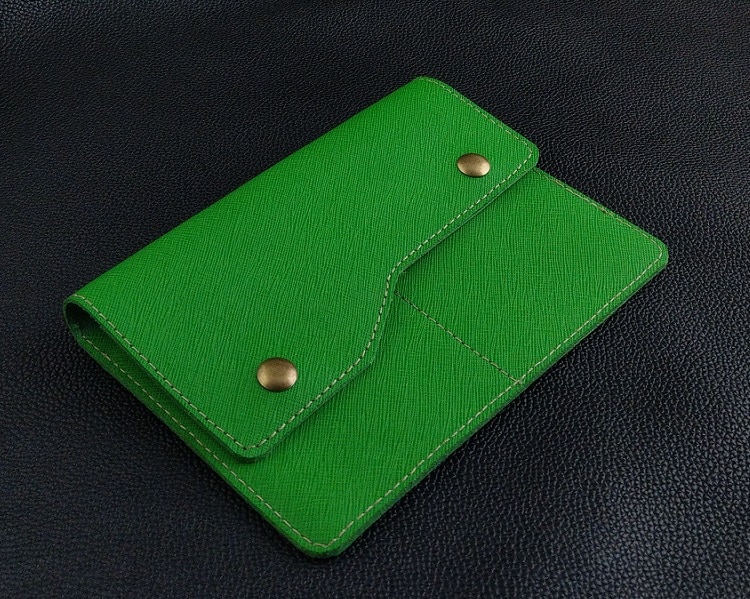 vi dung giay to xe to da saffiano 1